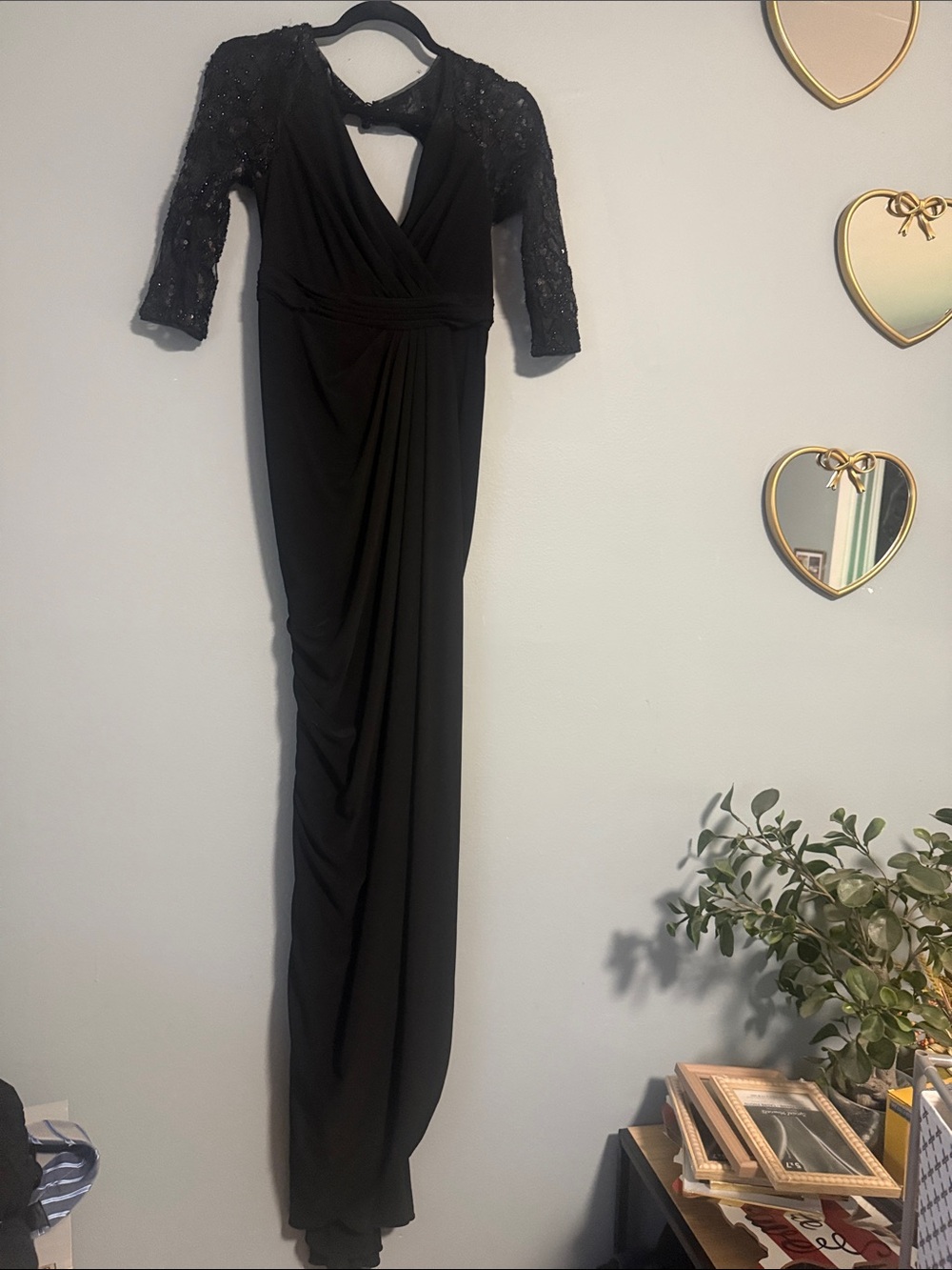 Adrianna Papell Elegant Black Evening Gown with Lace Sleeves